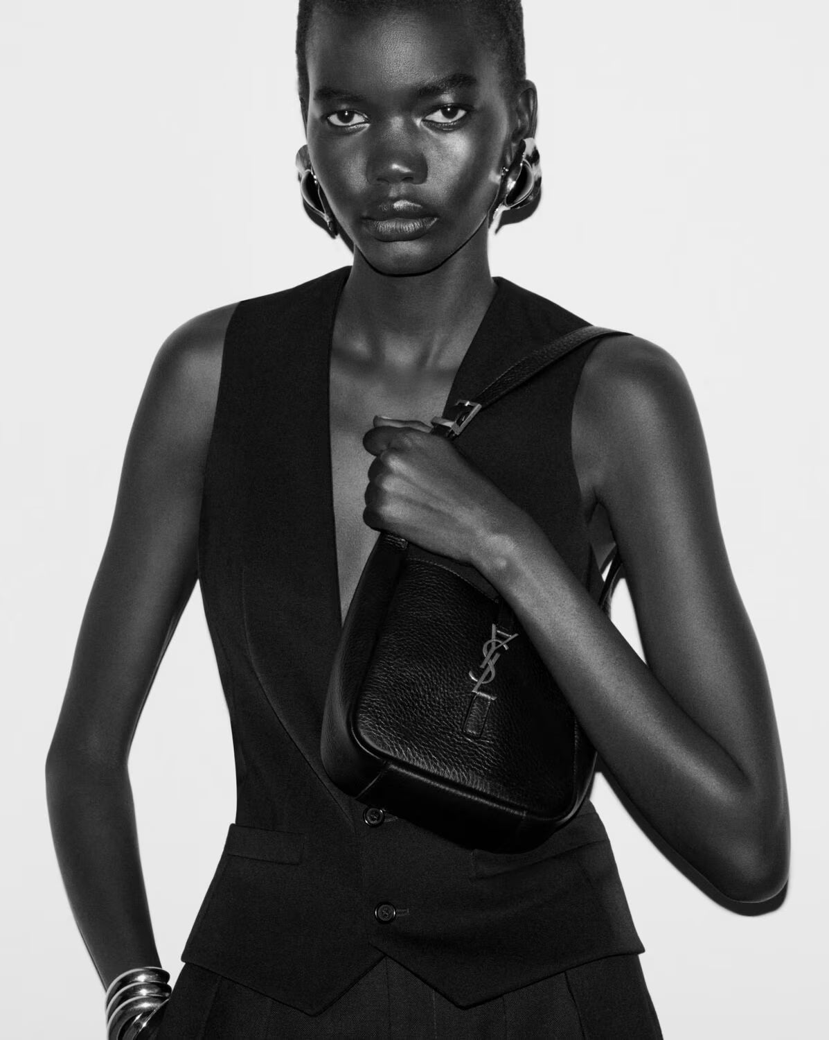 YSL LE 5 À 7 SUPPLE BABY IN GRAINED LEATHER